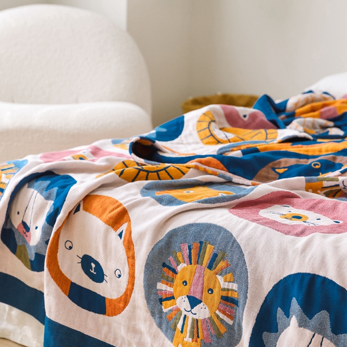 91家纺网 家纺一手货源 找家纺 朴尔家纺-毛巾被 2026春夏新款调皮风宽边加厚透气全棉纯棉四层纱布毛巾被夏被夏凉被空调被 大头贴