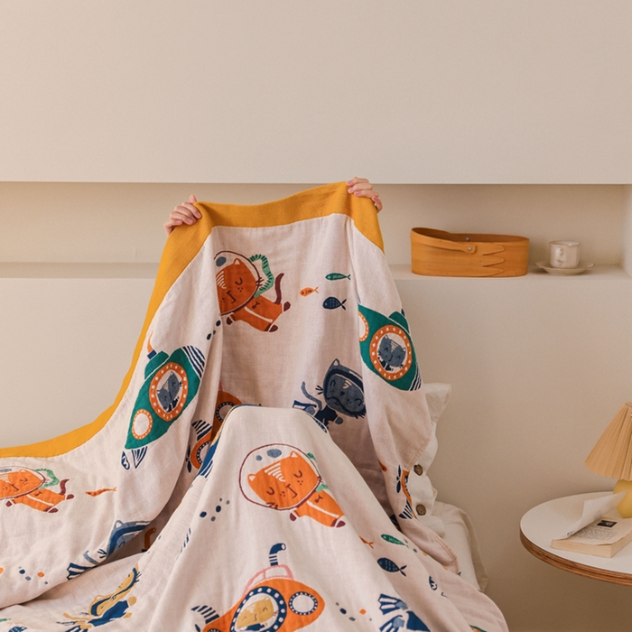 91家纺网 家纺一手货源 找家纺 朴尔家纺-毛巾被 2026春夏新款调皮风宽边加厚透气全棉纯棉四层纱布毛巾被夏被夏凉被空调被 潜水员