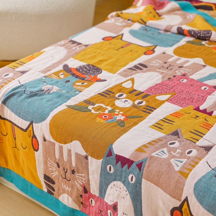 91家纺网 家纺一手货源 找家纺 朴尔家纺-毛巾被 2026春夏新款调皮风宽边加厚透气全棉纯棉四层纱布毛巾被夏被夏凉被空调被 猫咪联盟