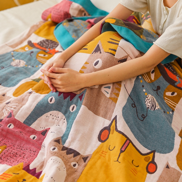 91家纺网 家纺一手货源 找家纺 朴尔家纺-毛巾被 2026春夏新款调皮风宽边加厚透气全棉纯棉四层纱布毛巾被夏被夏凉被空调被 猫咪联盟