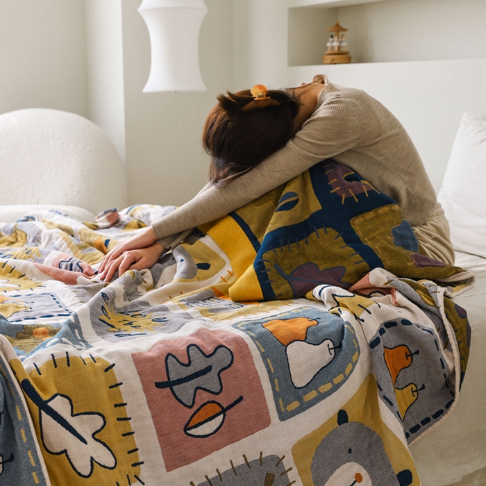 91家纺网 家纺一手货源 找家纺 朴尔家纺-毛巾被 2026春夏新款调皮风宽边加厚透气全棉纯棉四层纱布毛巾被夏被夏凉被空调被 卡片总动员