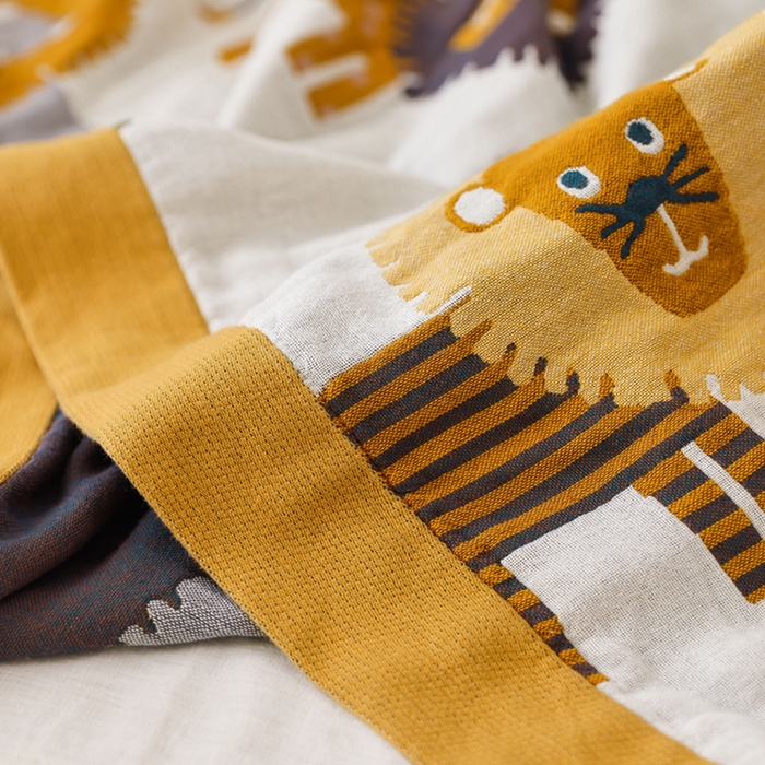 91家纺网 家纺一手货源 找家纺 朴尔家纺-毛巾被 2026春夏新款调皮风宽边加厚透气全棉纯棉四层纱布毛巾被夏被夏凉被空调被 狮子家族