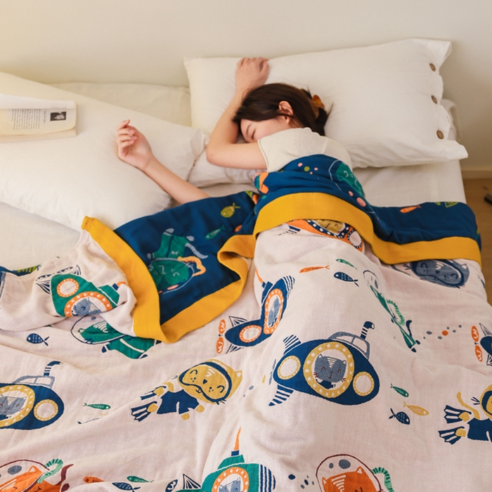 91家纺网 家纺一手货源 找家纺 朴尔家纺-毛巾被 2026春夏新款调皮风宽边加厚透气全棉纯棉四层纱布毛巾被夏被夏凉被空调被 潜水员