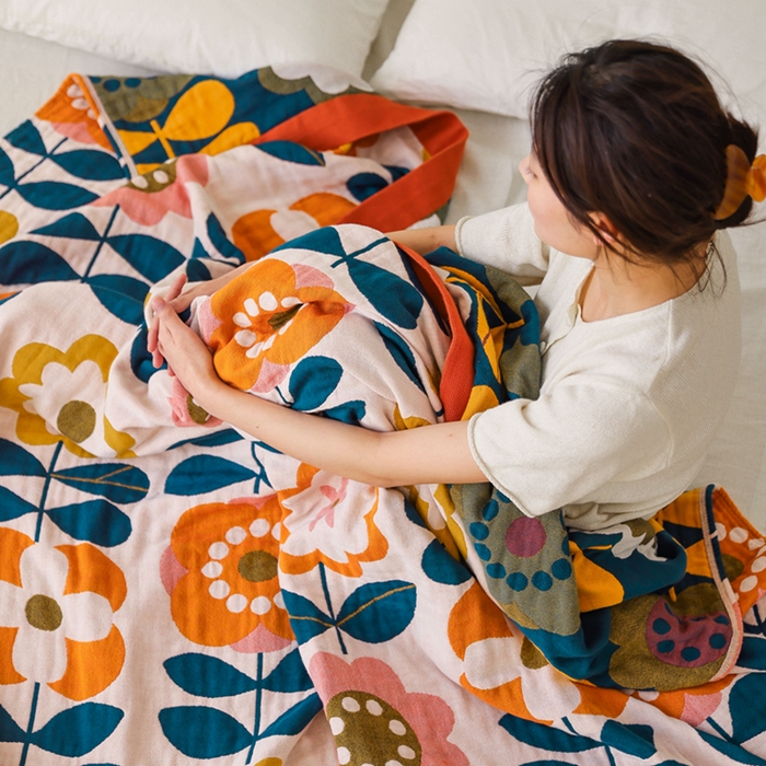 91家纺网 家纺一手货源 找家纺 朴尔家纺-毛巾被 2026春夏新款调皮风宽边加厚透气全棉纯棉四层纱布毛巾被夏被夏凉被空调被 奇异花园