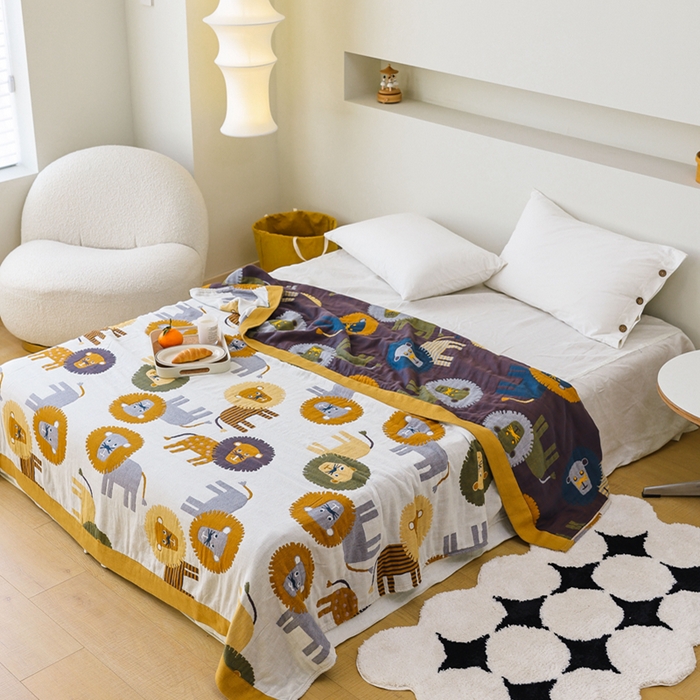 91家纺网 家纺一手货源 找家纺 朴尔家纺-毛巾被 2026春夏新款调皮风宽边加厚透气全棉纯棉四层纱布毛巾被夏被夏凉被空调被 狮子家族