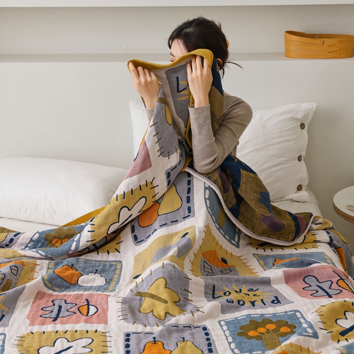 91家纺网 家纺一手货源 找家纺 朴尔家纺-毛巾被 2026春夏新款调皮风宽边加厚透气全棉纯棉四层纱布毛巾被夏被夏凉被空调被 卡片总动员