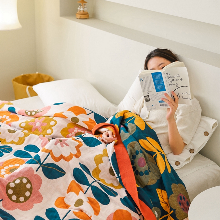 91家纺网 家纺一手货源 找家纺 朴尔家纺-毛巾被 2026春夏新款调皮风宽边加厚透气全棉纯棉四层纱布毛巾被夏被夏凉被空调被 奇异花园