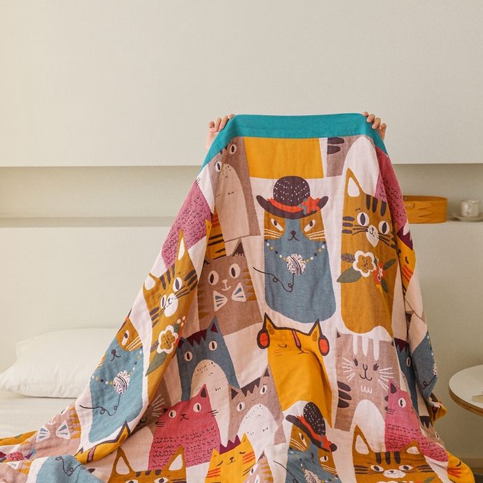 91家纺网 家纺一手货源 找家纺 朴尔家纺-毛巾被 2026春夏新款调皮风宽边加厚透气全棉纯棉四层纱布毛巾被夏被夏凉被空调被 猫咪联盟