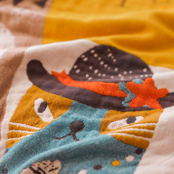 91家纺网 家纺一手货源 找家纺 朴尔家纺-毛巾被 2026春夏新款调皮风宽边加厚透气全棉纯棉四层纱布毛巾被夏被夏凉被空调被 猫咪联盟