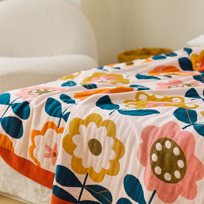 91家纺网 家纺一手货源 找家纺 朴尔家纺-毛巾被 2026春夏新款调皮风宽边加厚透气全棉纯棉四层纱布毛巾被夏被夏凉被空调被 奇异花园