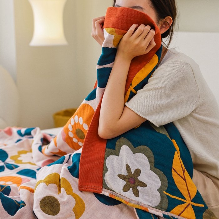 91家纺网 家纺一手货源 找家纺 朴尔家纺-毛巾被 2026春夏新款调皮风宽边加厚透气全棉纯棉四层纱布毛巾被夏被夏凉被空调被 奇异花园