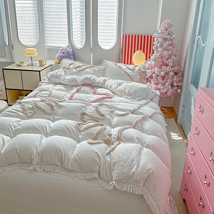 91家纺网 家纺一手货源 找家纺 缘生活 2026新款立体簇绒绣流苏四件套 大爱爱心手-本白