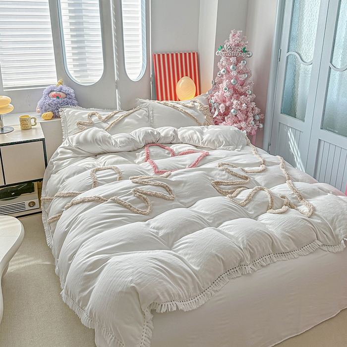 91家纺网 家纺一手货源 找家纺 缘生活 2026新款立体簇绒绣流苏四件套 大爱爱心手-本白