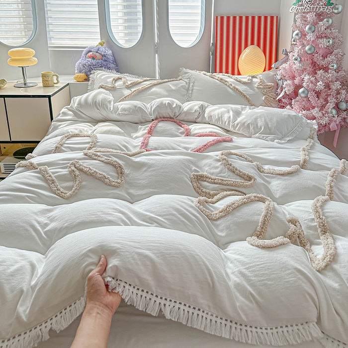 91家纺网 家纺一手货源 找家纺 缘生活 2026新款立体簇绒绣流苏四件套 大爱爱心手-本白