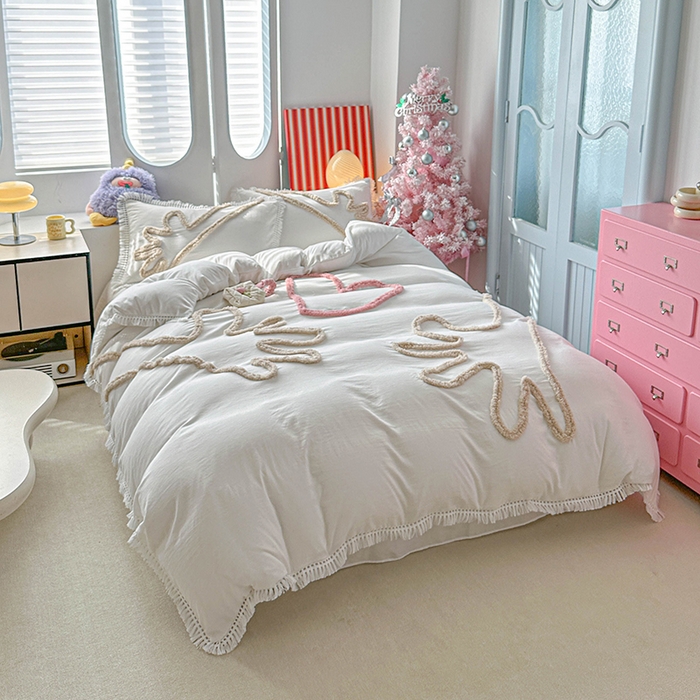 91家纺网 家纺一手货源 找家纺 缘生活 2026新款立体簇绒绣流苏四件套 大爱爱心手-本白