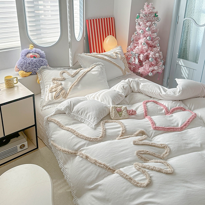 91家纺网 家纺一手货源 找家纺 缘生活 2026新款立体簇绒绣流苏四件套 大爱爱心手-本白