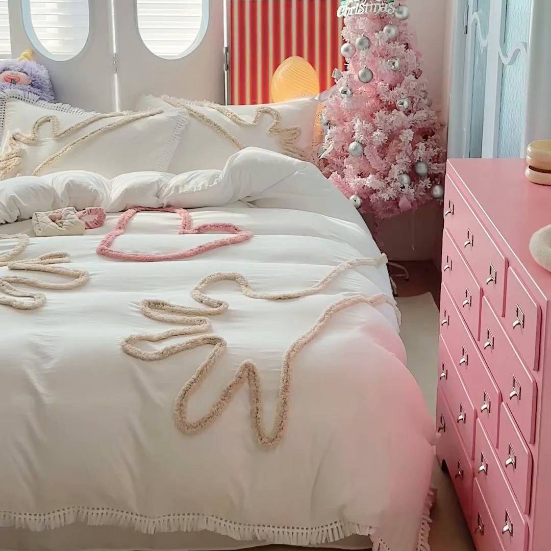 91家纺网 家纺一手货源 找家纺 缘生活 2026新款立体簇绒绣流苏四件套 大爱爱心手-本白