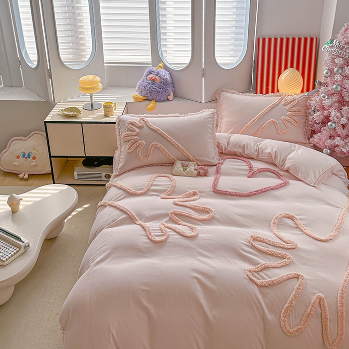 91家纺网 家纺一手货源 找家纺 缘生活 2026新款立体簇绒绣流苏四件套 大爱爱心手-粉色