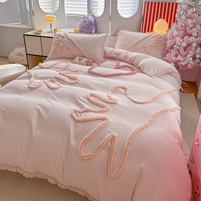 91家纺网 家纺一手货源 找家纺 缘生活 2026新款立体簇绒绣流苏四件套 大爱爱心手-粉色