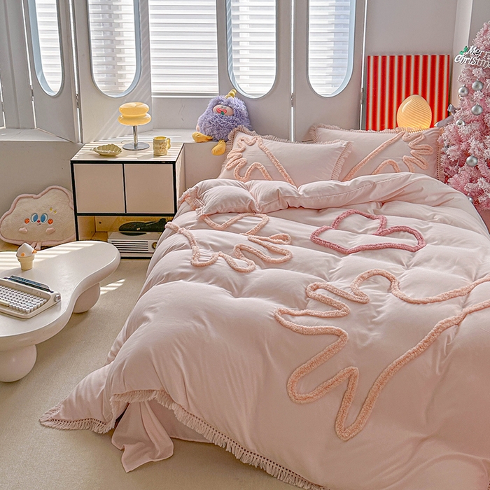 91家纺网 家纺一手货源 找家纺 缘生活 2026新款立体簇绒绣流苏四件套 大爱爱心手-粉色