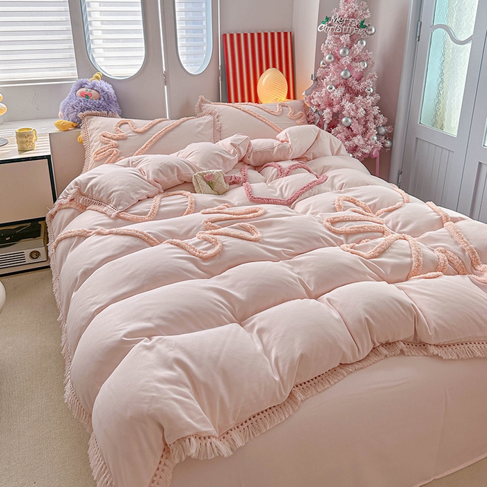 91家纺网 家纺一手货源 找家纺 缘生活 2026新款立体簇绒绣流苏四件套 大爱爱心手-粉色