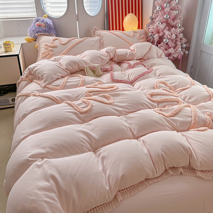 91家纺网 家纺一手货源 找家纺 缘生活 2026新款立体簇绒绣流苏四件套 大爱爱心手-粉色