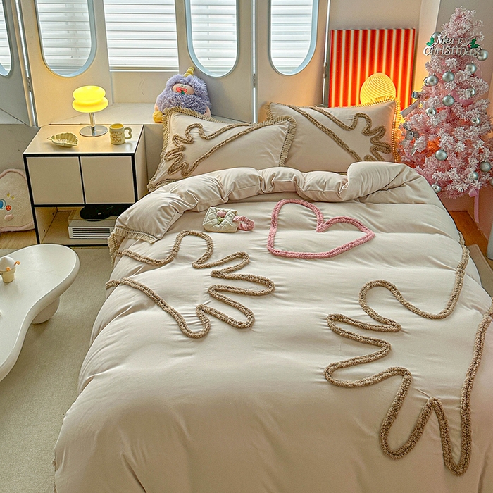 91家纺网 家纺一手货源 找家纺 缘生活 2026新款立体簇绒绣流苏四件套 大爱爱心手-卡其