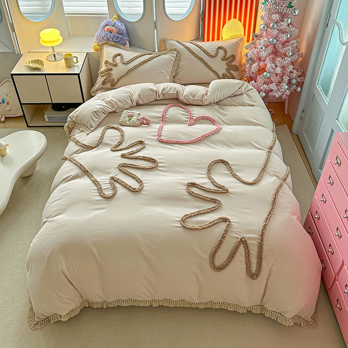 91家纺网 家纺一手货源 找家纺 缘生活 2026新款立体簇绒绣流苏四件套 大爱爱心手-卡其