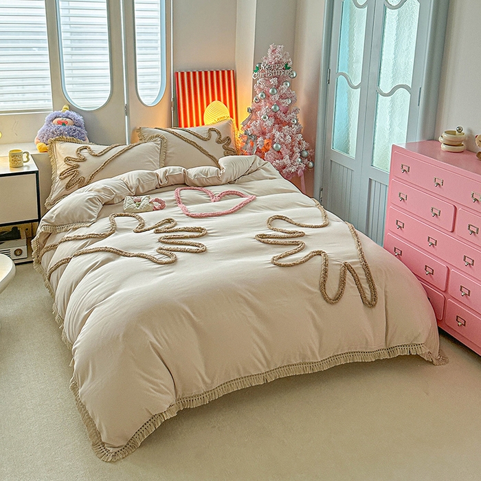 91家纺网 家纺一手货源 找家纺 缘生活 2026新款立体簇绒绣流苏四件套 大爱爱心手-卡其