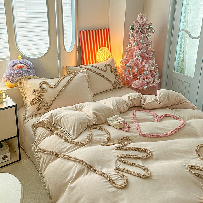 91家纺网 家纺一手货源 找家纺 缘生活 2026新款立体簇绒绣流苏四件套 大爱爱心手-卡其