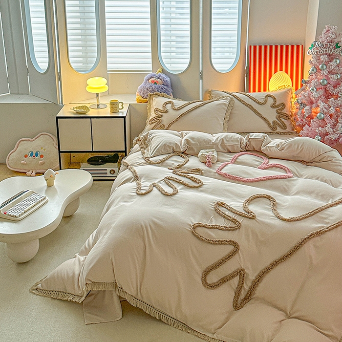 91家纺网 家纺一手货源 找家纺 缘生活 2026新款立体簇绒绣流苏四件套 大爱爱心手-卡其