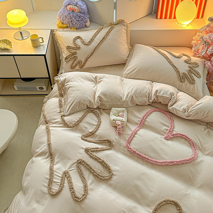 91家纺网 家纺一手货源 找家纺 缘生活 2026新款立体簇绒绣流苏四件套 大爱爱心手-卡其