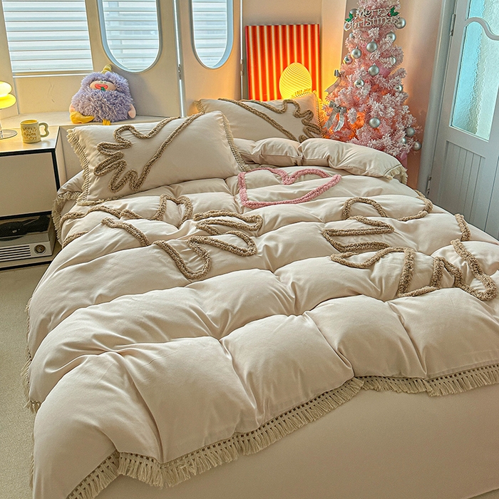 91家纺网 家纺一手货源 找家纺 缘生活 2026新款立体簇绒绣流苏四件套 大爱爱心手-卡其