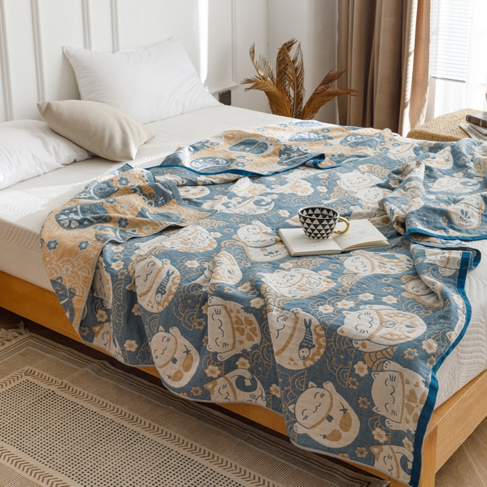 91家纺网 家纺一手货源 找家纺 朴尔家纺-毛巾被 2026春夏新款水洗全棉纯棉四层细纱系列毛巾被下班夏凉被空调被 招福瞄-蓝毛巾被