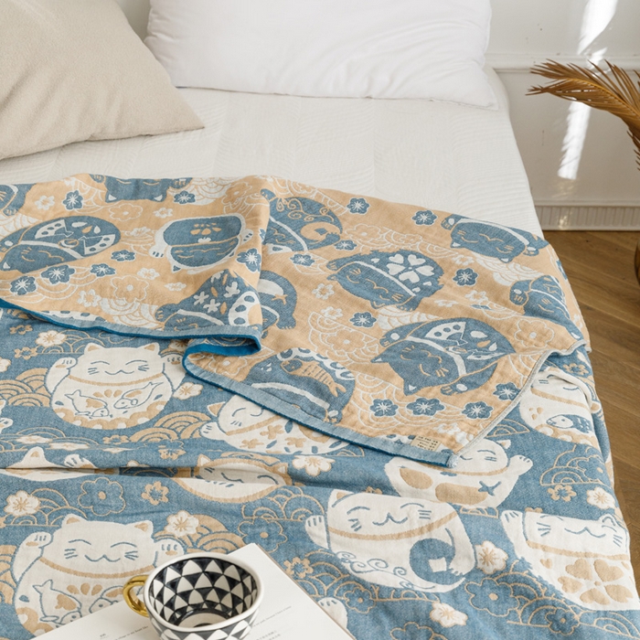 91家纺网 家纺一手货源 找家纺 朴尔家纺-毛巾被 2026春夏新款水洗全棉纯棉四层细纱系列毛巾被下班夏凉被空调被 招福瞄-蓝毛巾被