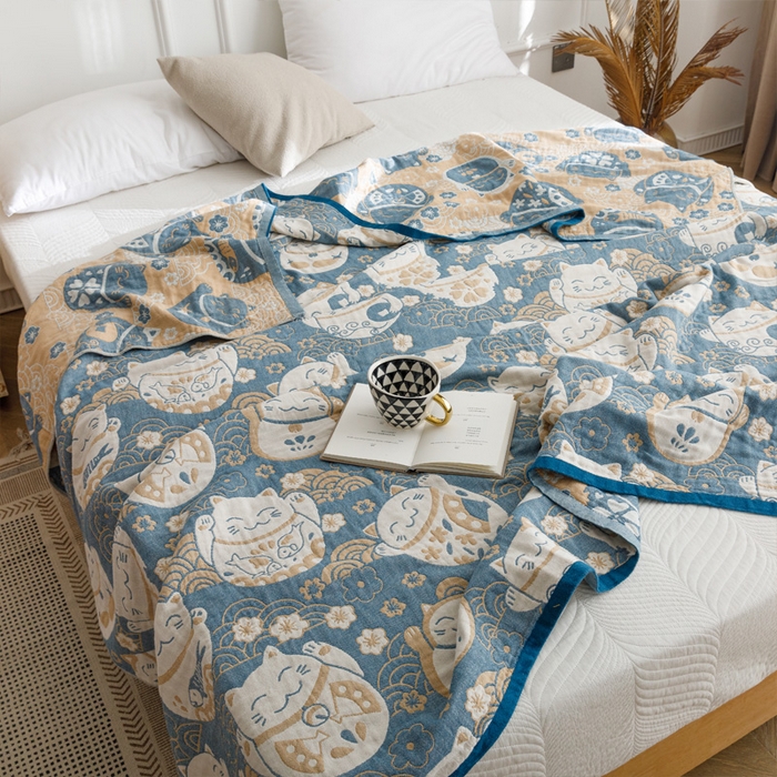 91家纺网 家纺一手货源 找家纺 朴尔家纺-毛巾被 2026春夏新款水洗全棉纯棉四层细纱系列毛巾被下班夏凉被空调被 招福瞄-蓝毛巾被