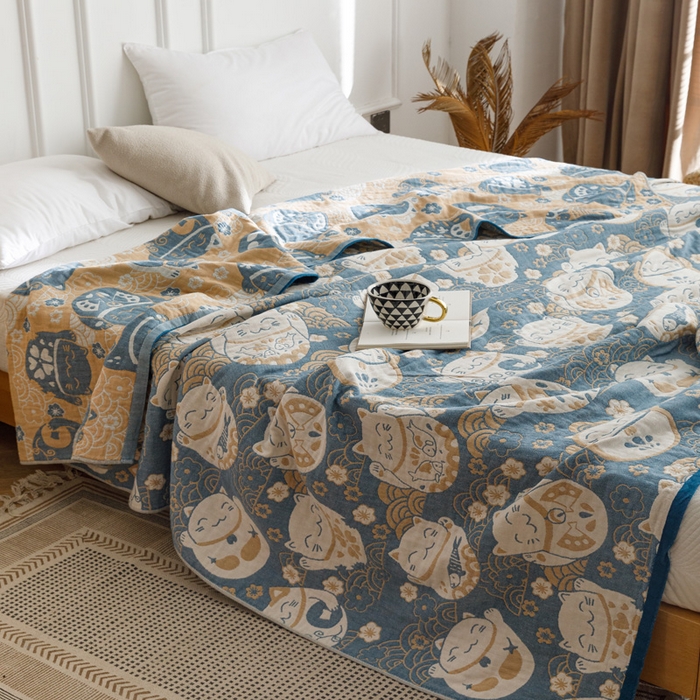 91家纺网 家纺一手货源 找家纺 朴尔家纺-毛巾被 2026春夏新款水洗全棉纯棉四层细纱系列毛巾被下班夏凉被空调被 招福瞄-蓝毛巾被