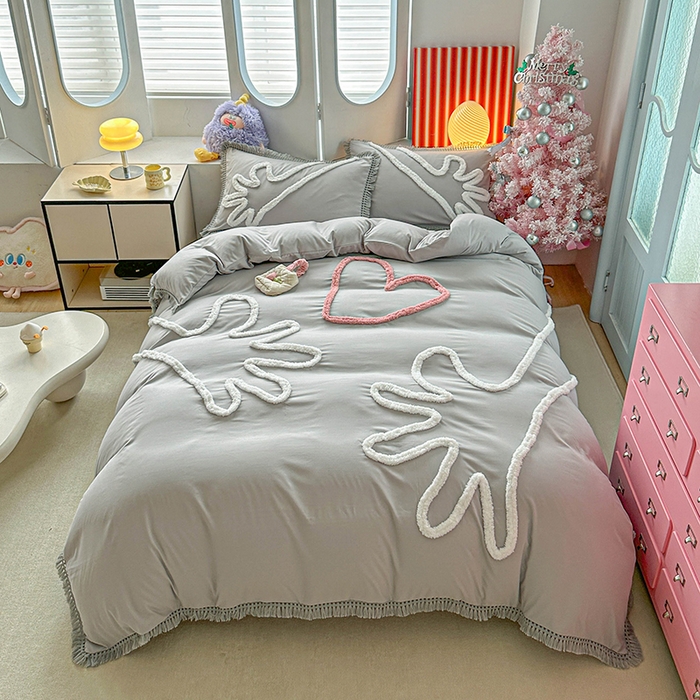 91家纺网 家纺一手货源 找家纺 缘生活 2026新款立体簇绒绣流苏四件套 大爱爱心手-浅灰