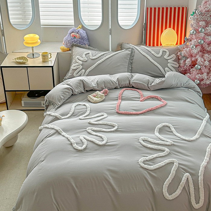 91家纺网 家纺一手货源 找家纺 缘生活 2026新款立体簇绒绣流苏四件套 大爱爱心手-浅灰