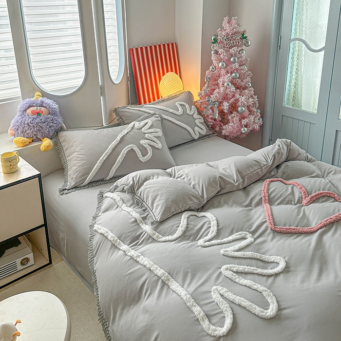 91家纺网 家纺一手货源 找家纺 缘生活 2026新款立体簇绒绣流苏四件套 大爱爱心手-浅灰