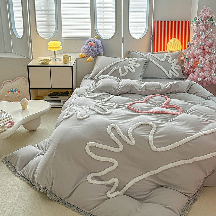 91家纺网 家纺一手货源 找家纺 缘生活 2026新款立体簇绒绣流苏四件套 大爱爱心手-浅灰