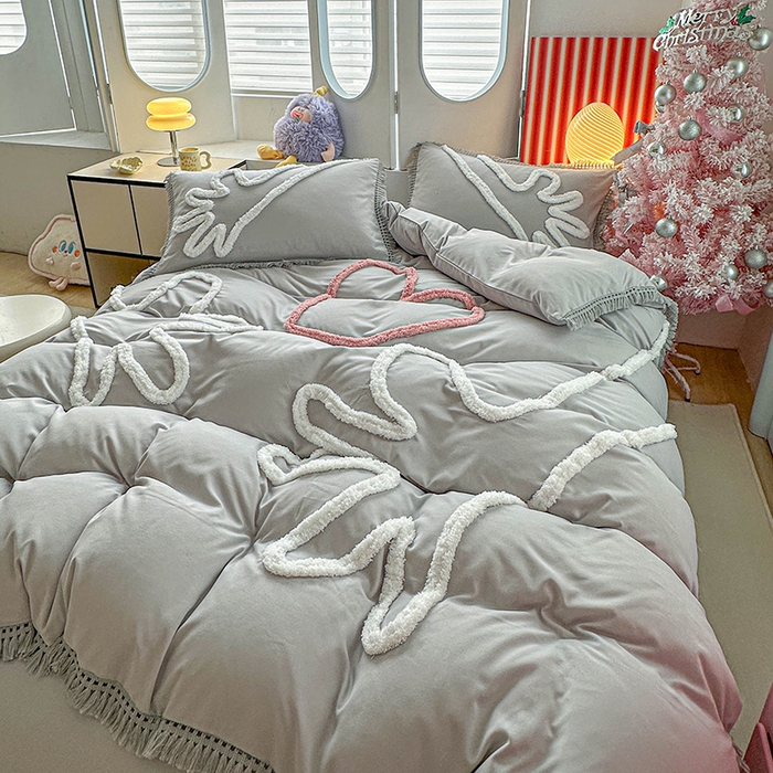 91家纺网 家纺一手货源 找家纺 缘生活 2026新款立体簇绒绣流苏四件套 大爱爱心手-浅灰