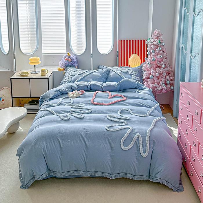 91家纺网 家纺一手货源 找家纺 缘生活 2026新款立体簇绒绣流苏四件套 大爱爱心手-浅蓝