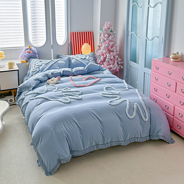 91家纺网 家纺一手货源 找家纺 缘生活 2026新款立体簇绒绣流苏四件套 大爱爱心手-浅蓝