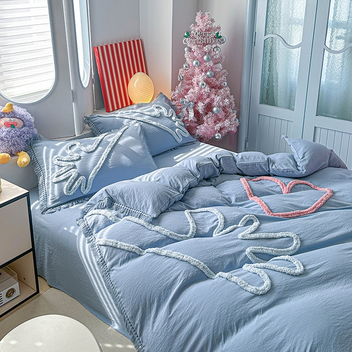 91家纺网 家纺一手货源 找家纺 缘生活 2026新款立体簇绒绣流苏四件套 大爱爱心手-浅蓝