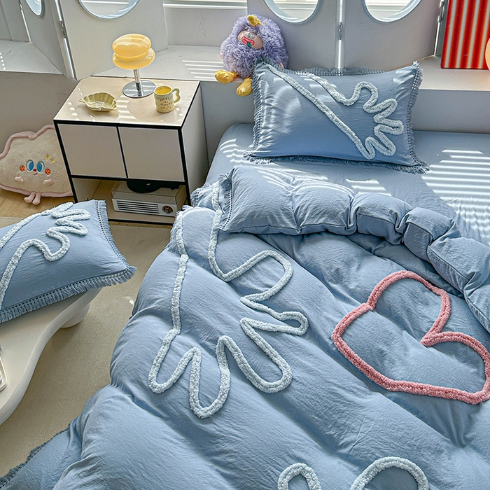 91家纺网 家纺一手货源 找家纺 缘生活 2026新款立体簇绒绣流苏四件套 大爱爱心手-浅蓝