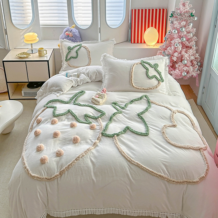 91家纺网 家纺一手货源 找家纺 缘生活 2026新款立体簇绒绣流苏四件套 大爱草莓-本白