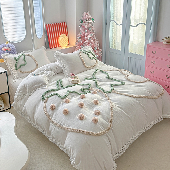 91家纺网 家纺一手货源 找家纺 缘生活 2026新款立体簇绒绣流苏四件套 大爱草莓-本白