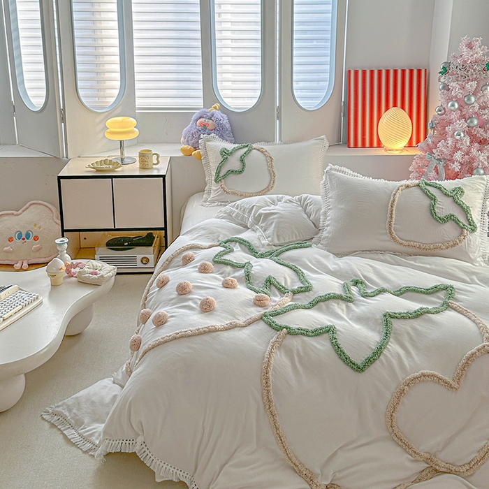 91家纺网 家纺一手货源 找家纺 缘生活 2026新款立体簇绒绣流苏四件套 大爱草莓-本白