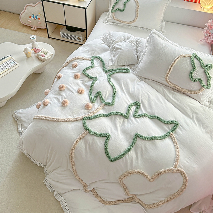 91家纺网 家纺一手货源 找家纺 缘生活 2026新款立体簇绒绣流苏四件套 大爱草莓-本白